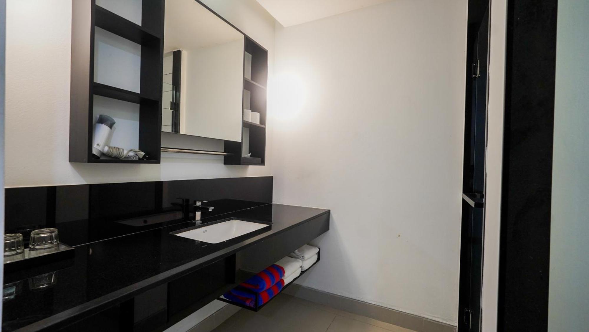 Marina House Muaythai Ta-Iad Phuket Chalong Esterno foto
